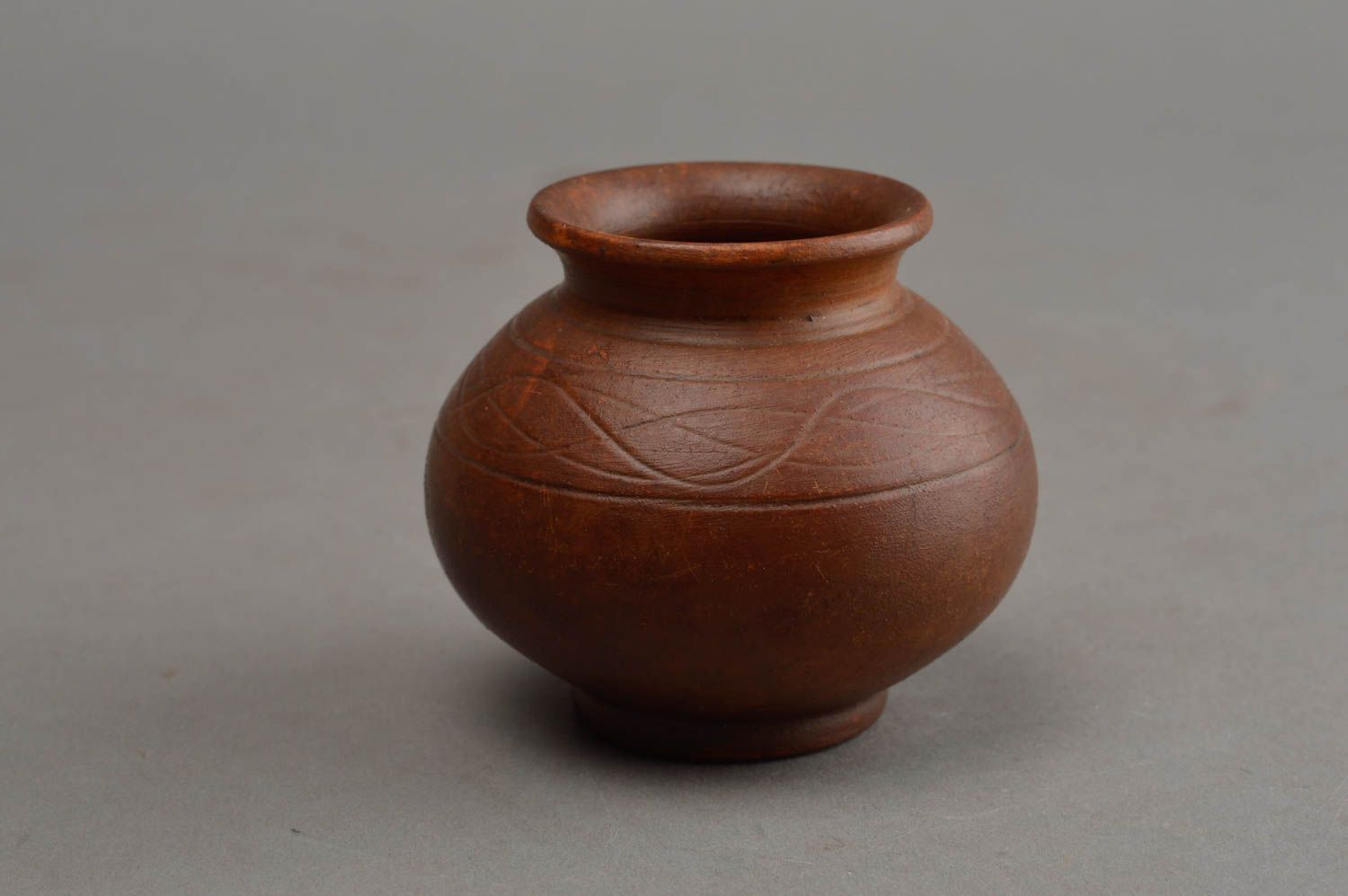 Kleine keramische originelle dekorative Vase aus Ton künstlerische Handarbeit foto 5