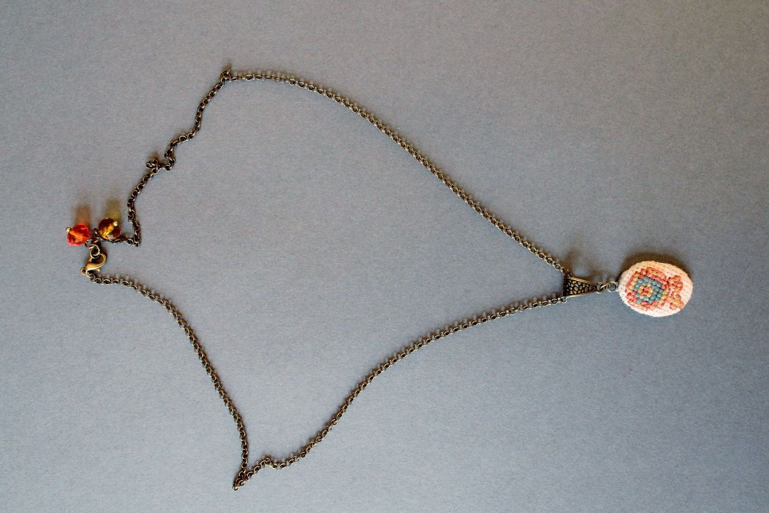 Collier pendentif en métal vintage fait main photo 1