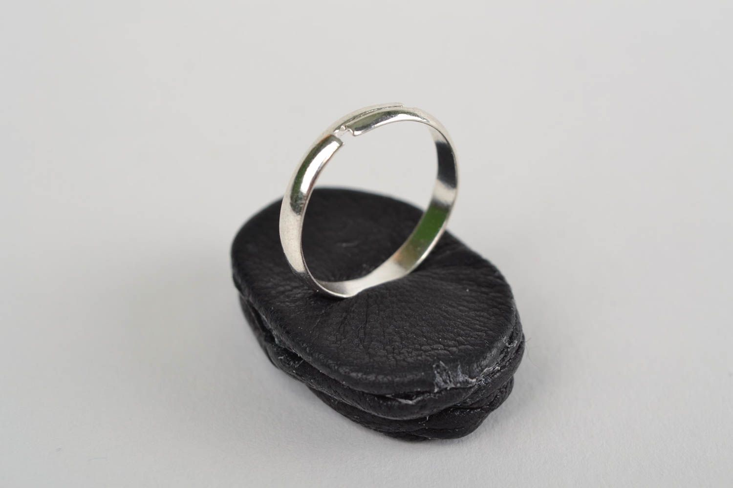 Handmade oval top ring with natural hematite stone in leather frame photo 5