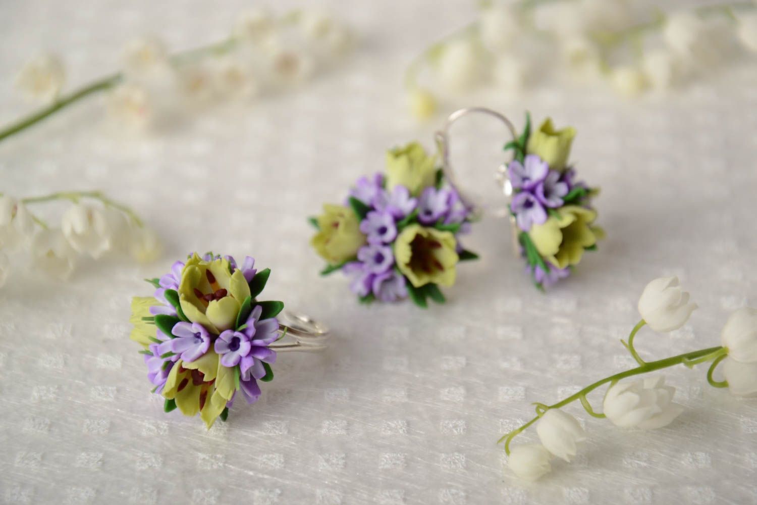 Set de bijoux en pâte polymère fleurs faits main bague et boucles d'oreilles photo 1