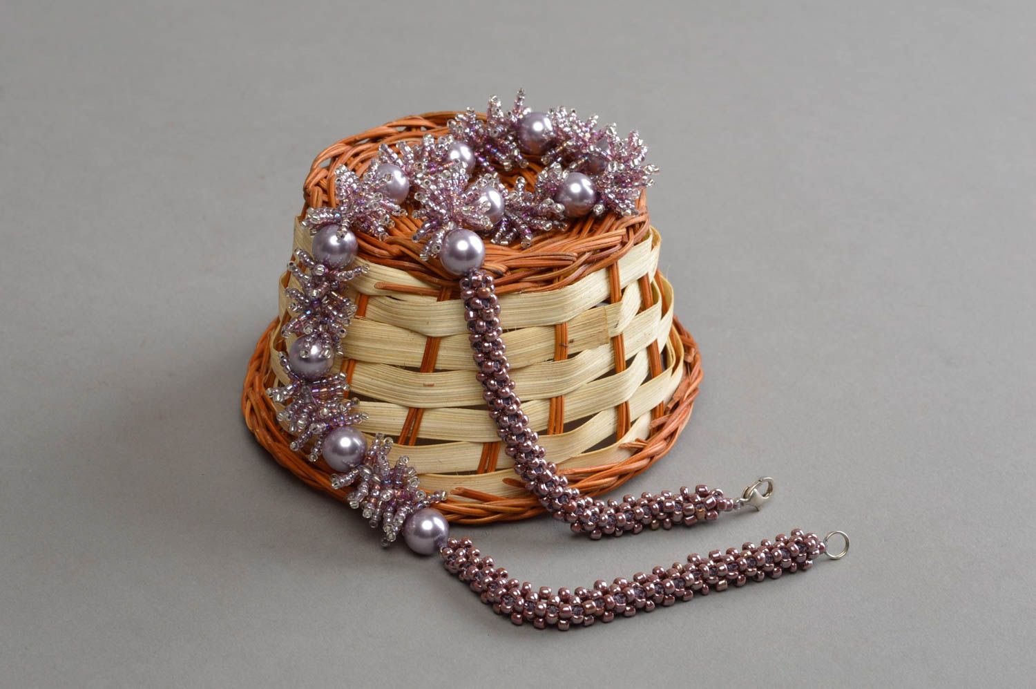 Ожерелье из бисера и бусин ручной работы красивое сиреневое авторское женское фото 1