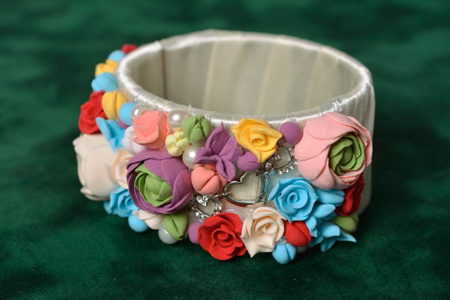 Large bracelet avec fleurs en pâte polymère fait main multicolore original photo 2