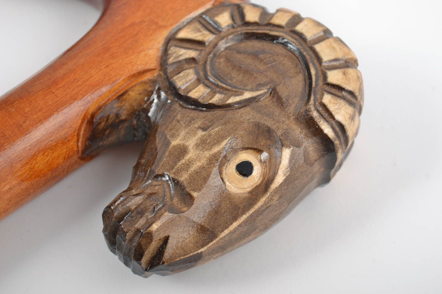Canne sculptée en bois naturel belle pratique faite main avec tête de mouton photo 3