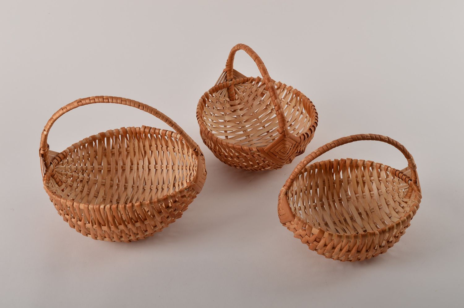 Изделия из лозы ручной работы три штуки плетеные корзины подарок женщине фото 3