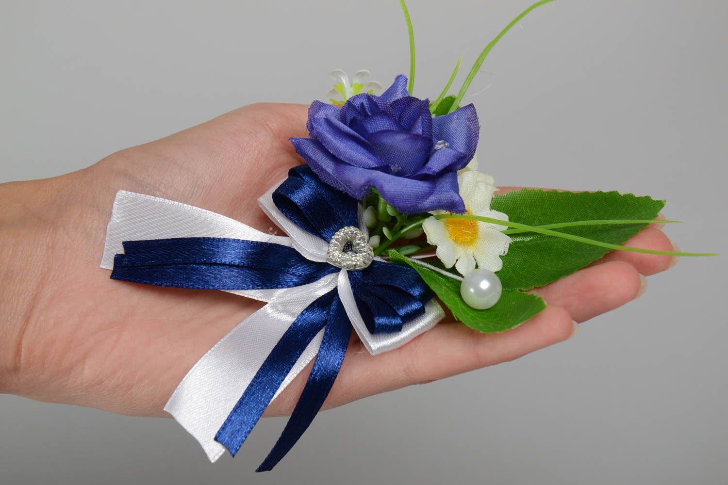 Beautiful designer handmade boutonniere for groom with flowers and beads photo 5