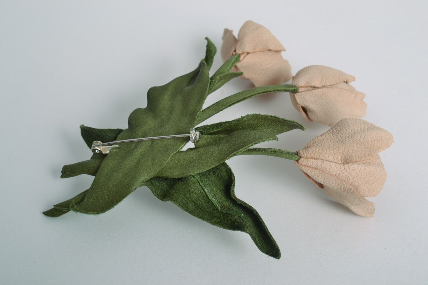 Large handmade leather flower brooch in the shape of beige tulips designer accessory photo 4