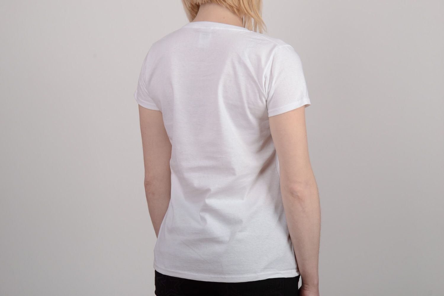 T-shirt blanc en coton avec chien original fait main pour femme design photo 5