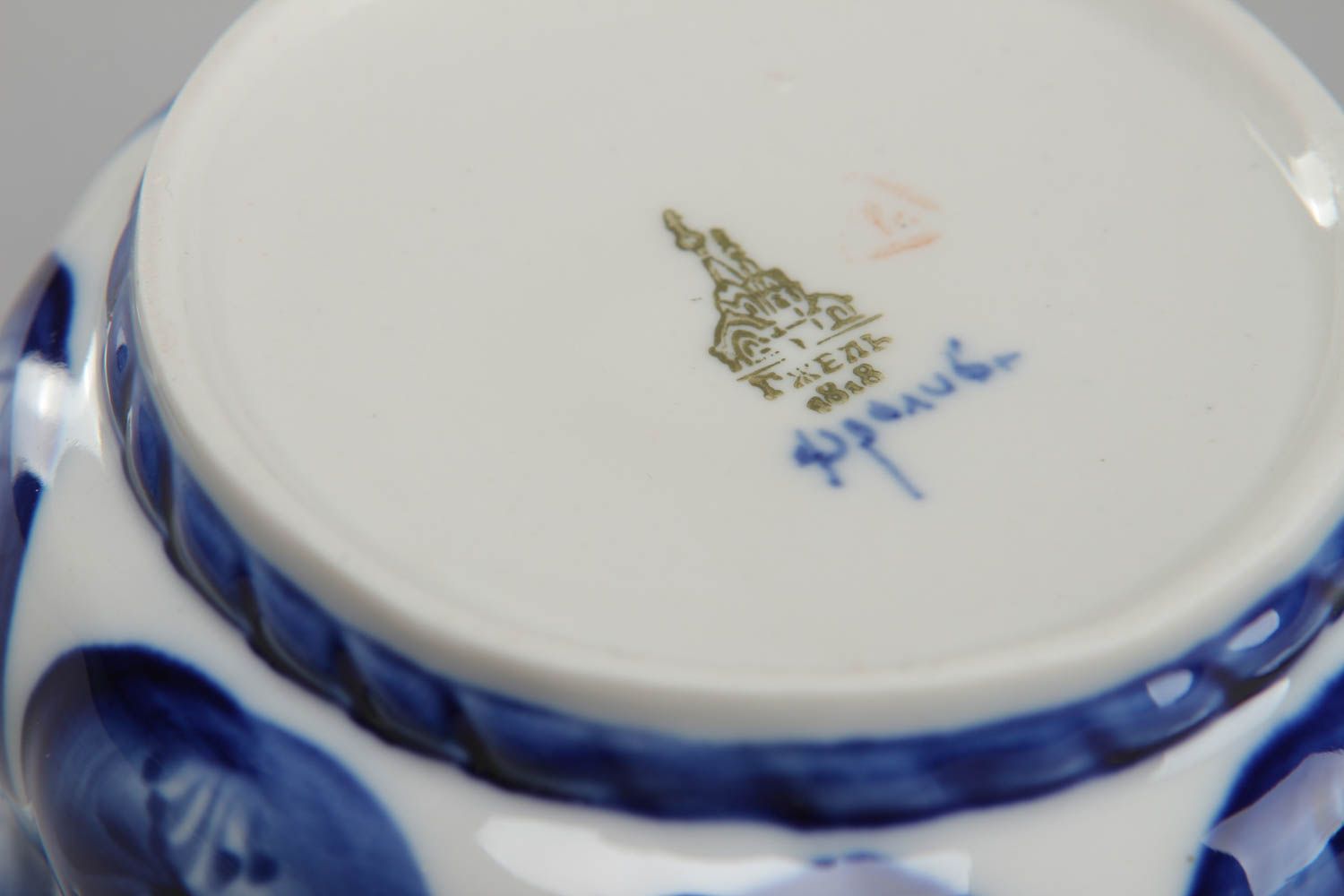 Escudilla de porcelana con pintura de Gzhel  foto 3