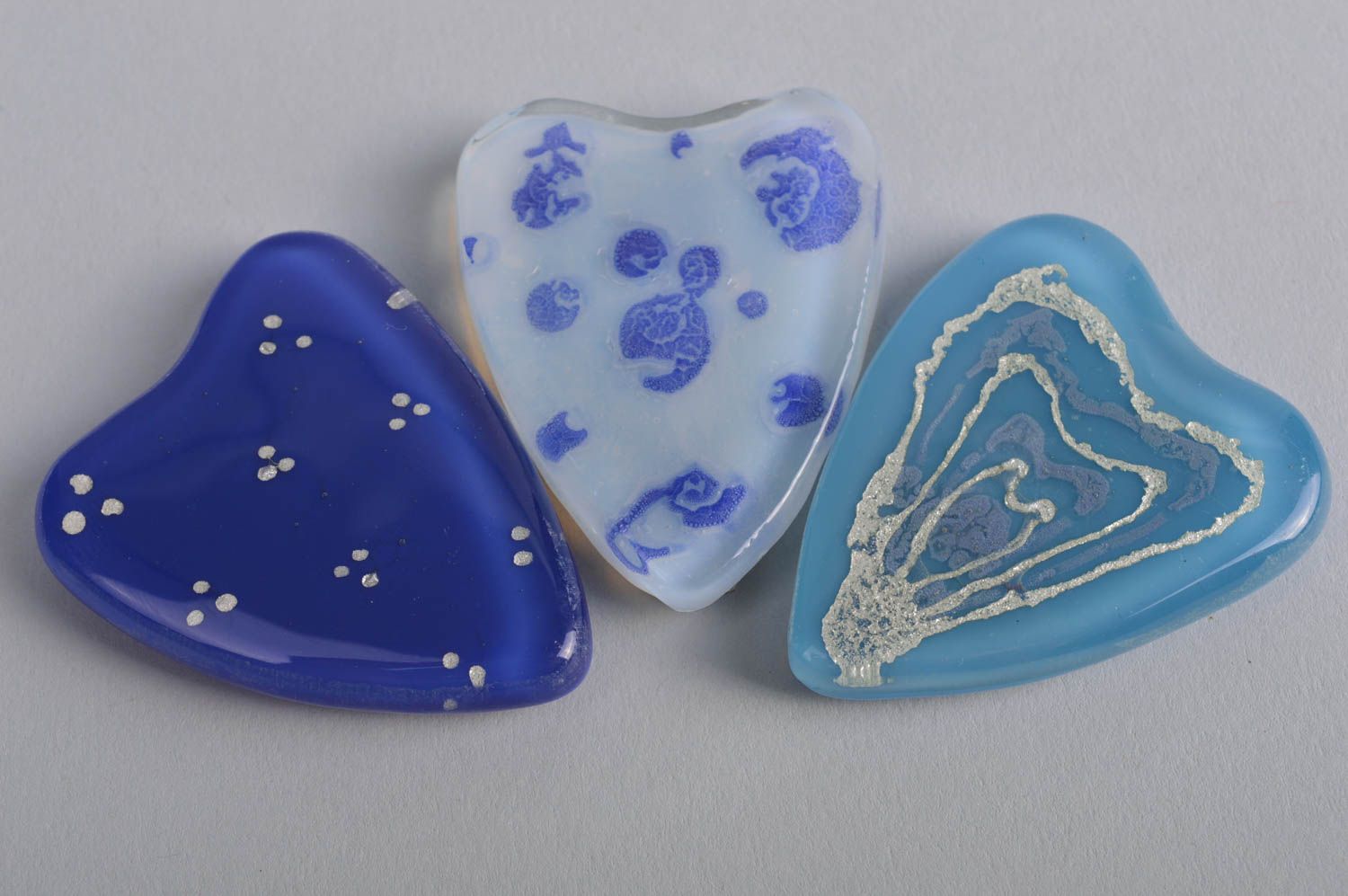 Petits magnets en verre faits main en fusing bleus coeurs originaux pour frigo photo 4