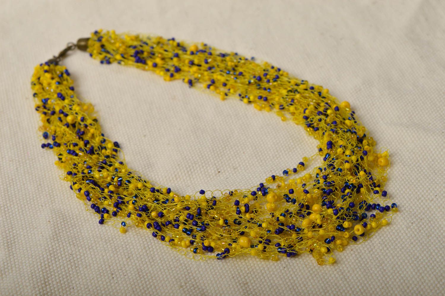 Колье из бисера колье ручной работы украшение на шею желтое с синим стильное фото 2