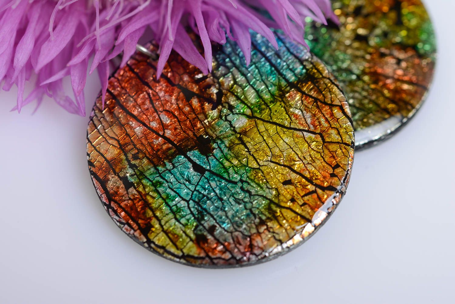 Boucles d'oreilles en pâte polymère multicolores rondes faites main originales photo 2