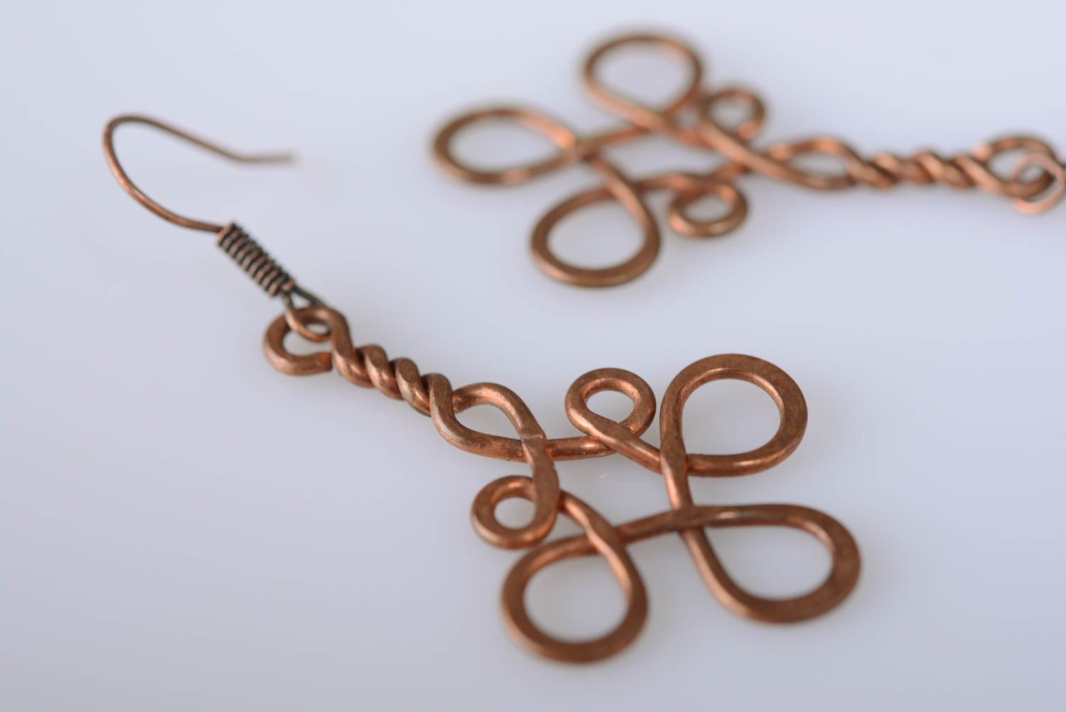 Boucles d'oreilles wire wrapping originales longues en cuivre faites main  photo 2