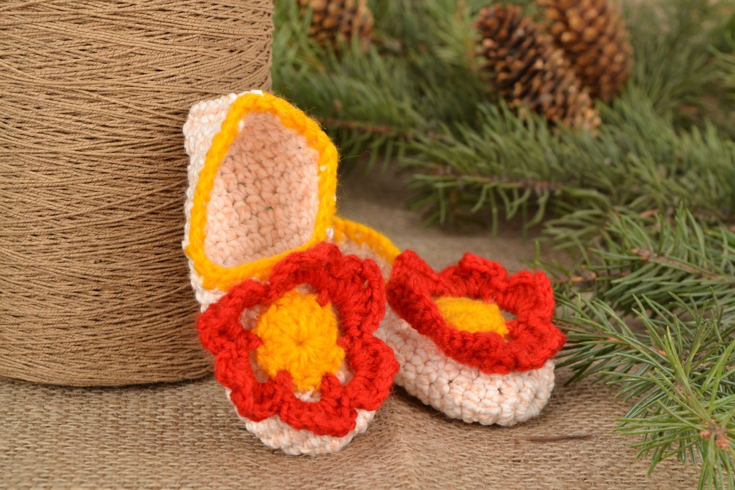Pantofole di lana da bambine fatte a mano scarpe per casa in colore vivace
 foto 1