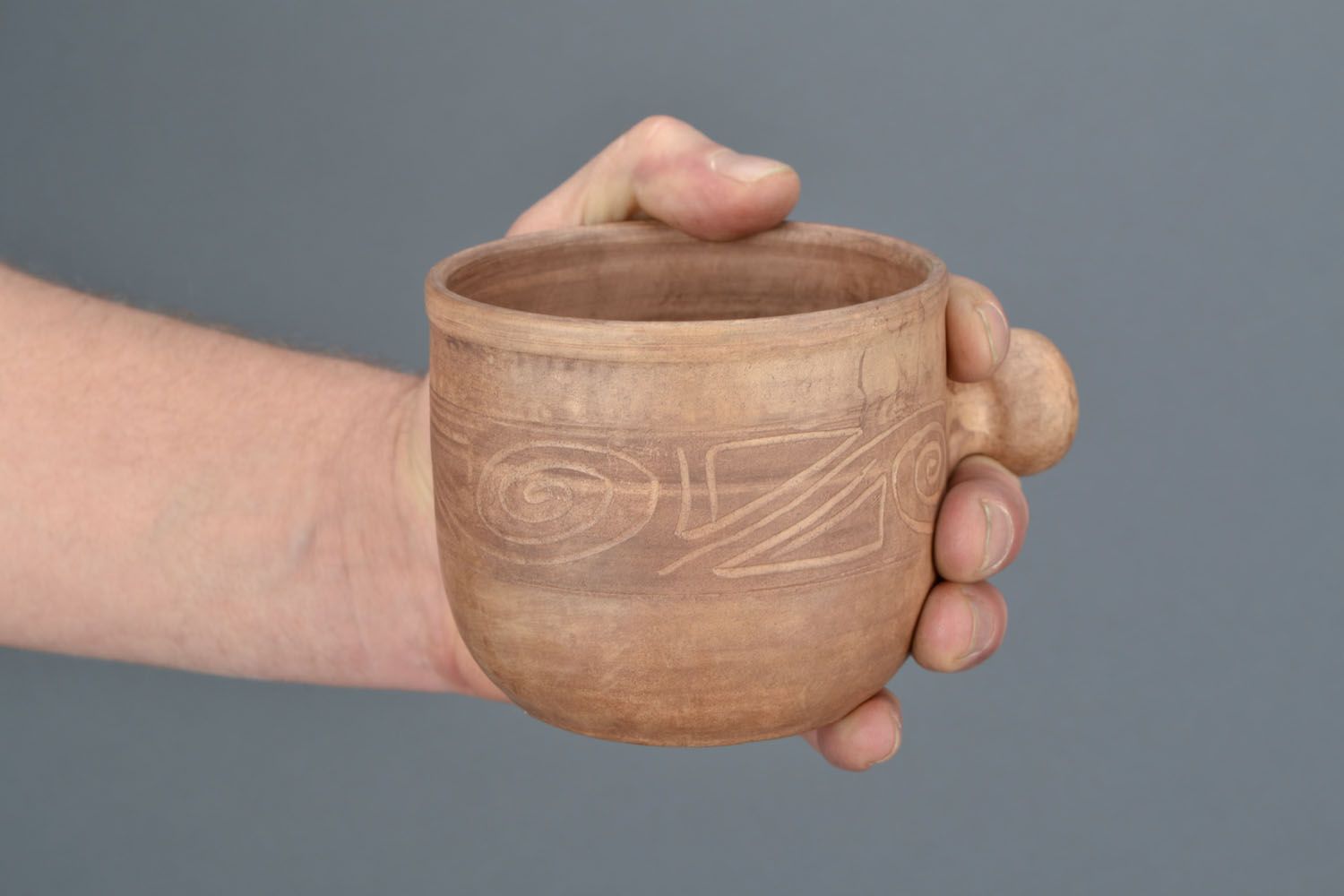 10 oz white clay cup with stick handle and Greek-style pattern photo 2