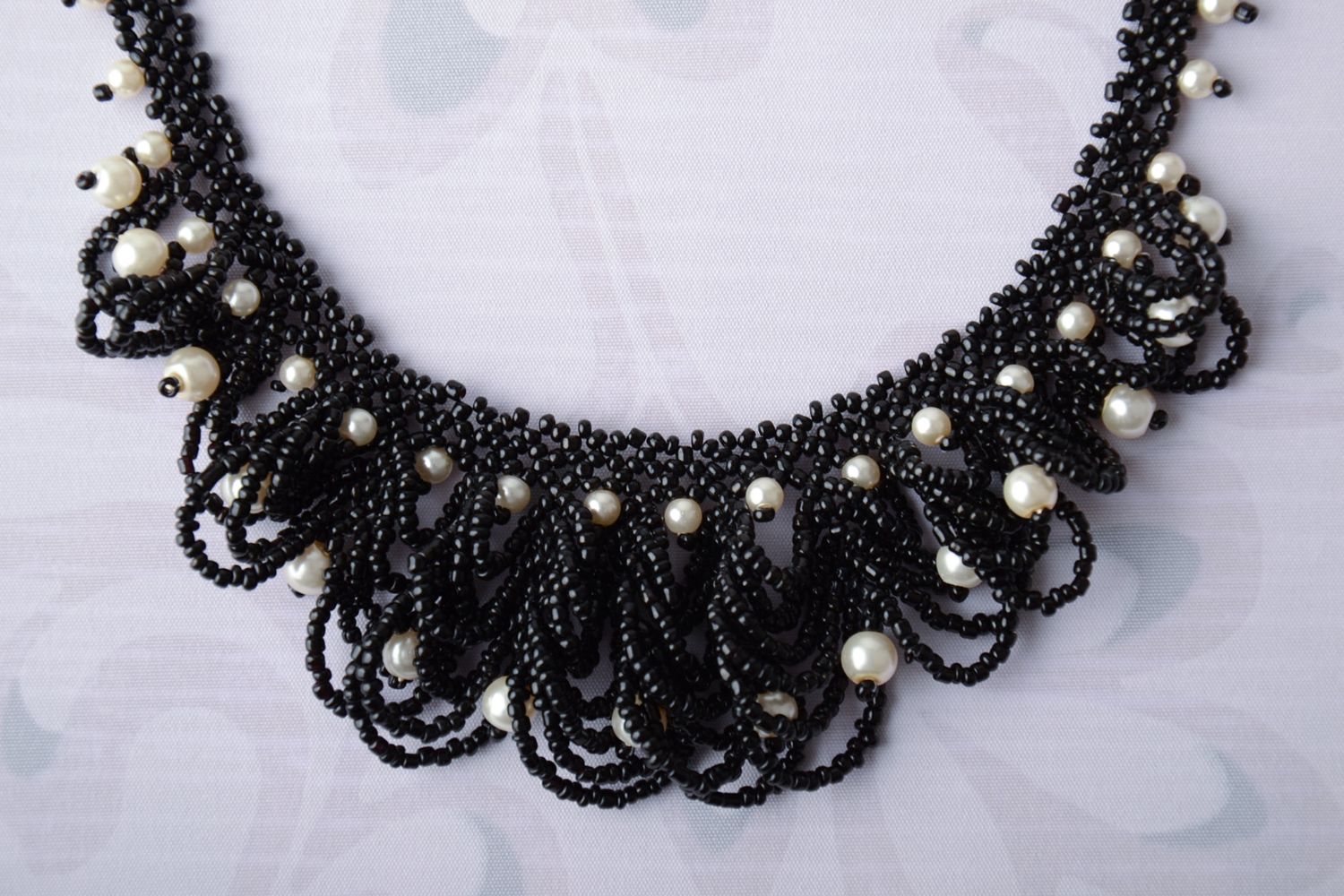 Collier en perles de rocaille tchèques fait main noir cadeau pour femme photo 1