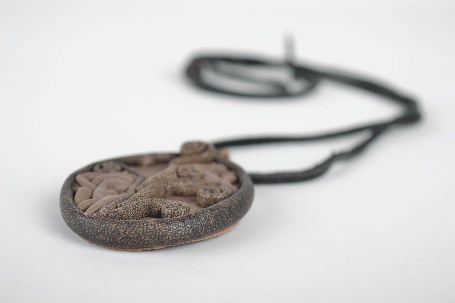 Designer pendant made of genuine leather handmade necklace accessories for girls photo 4