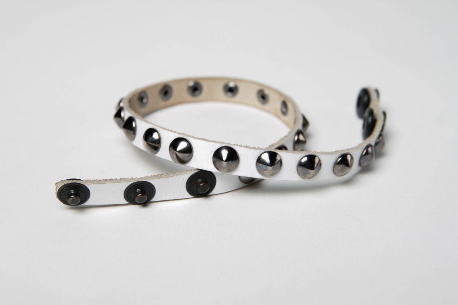 Bracelet cuir Bijou fait main blanc fin avec métal Accessoires design cadeau photo 4