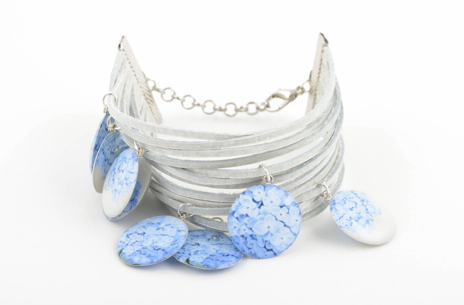 Bracelet cuir Bijou fait main blanc large avec breloques bleues Cadeau femme photo 1