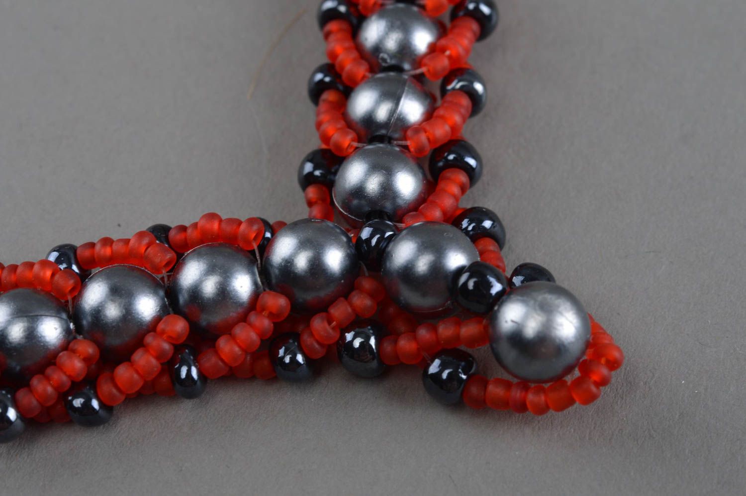 Collier en perles fantaisie et perles de rocaille fait main design élégant photo 5