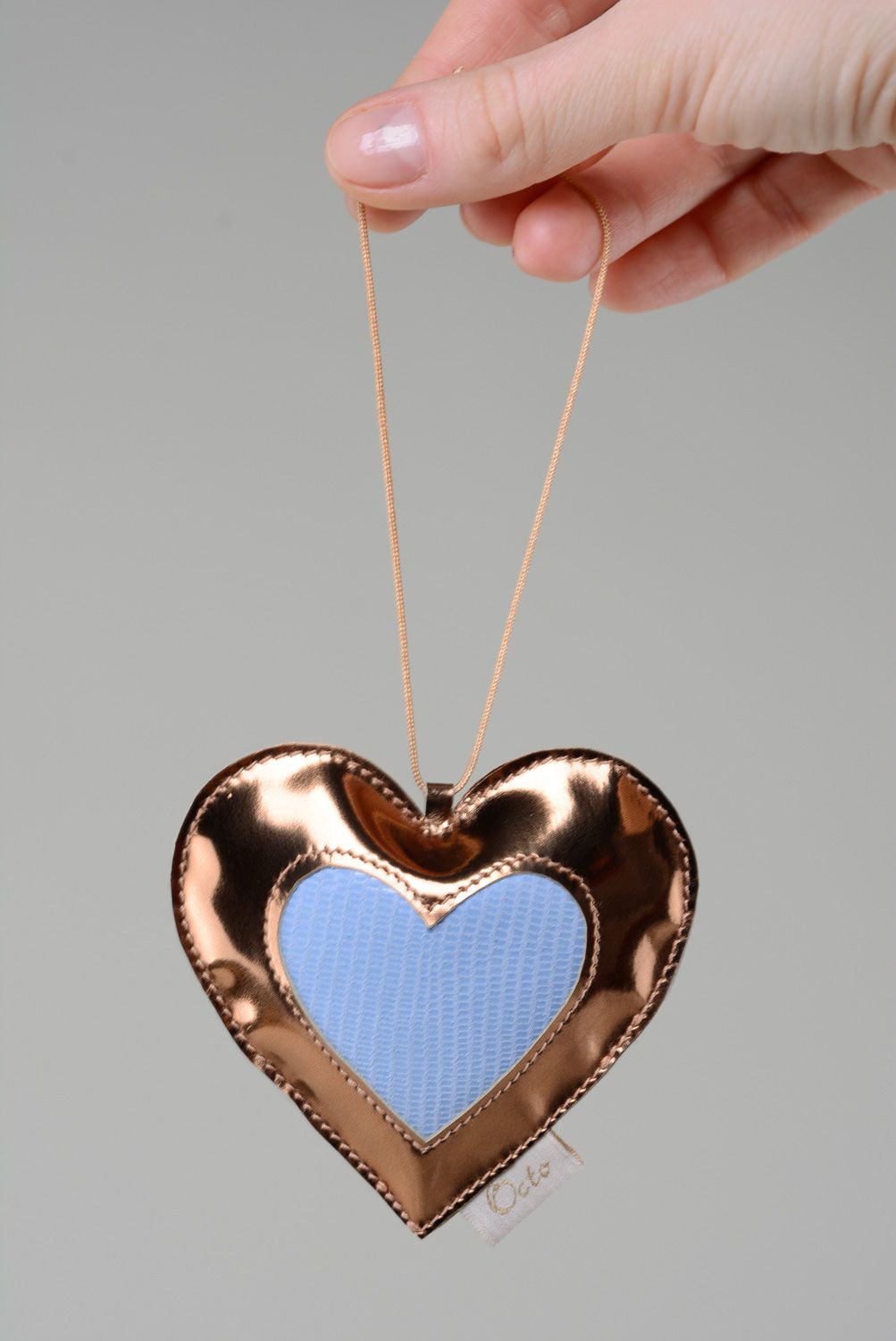 Leather heart-shaped keychain photo 2
