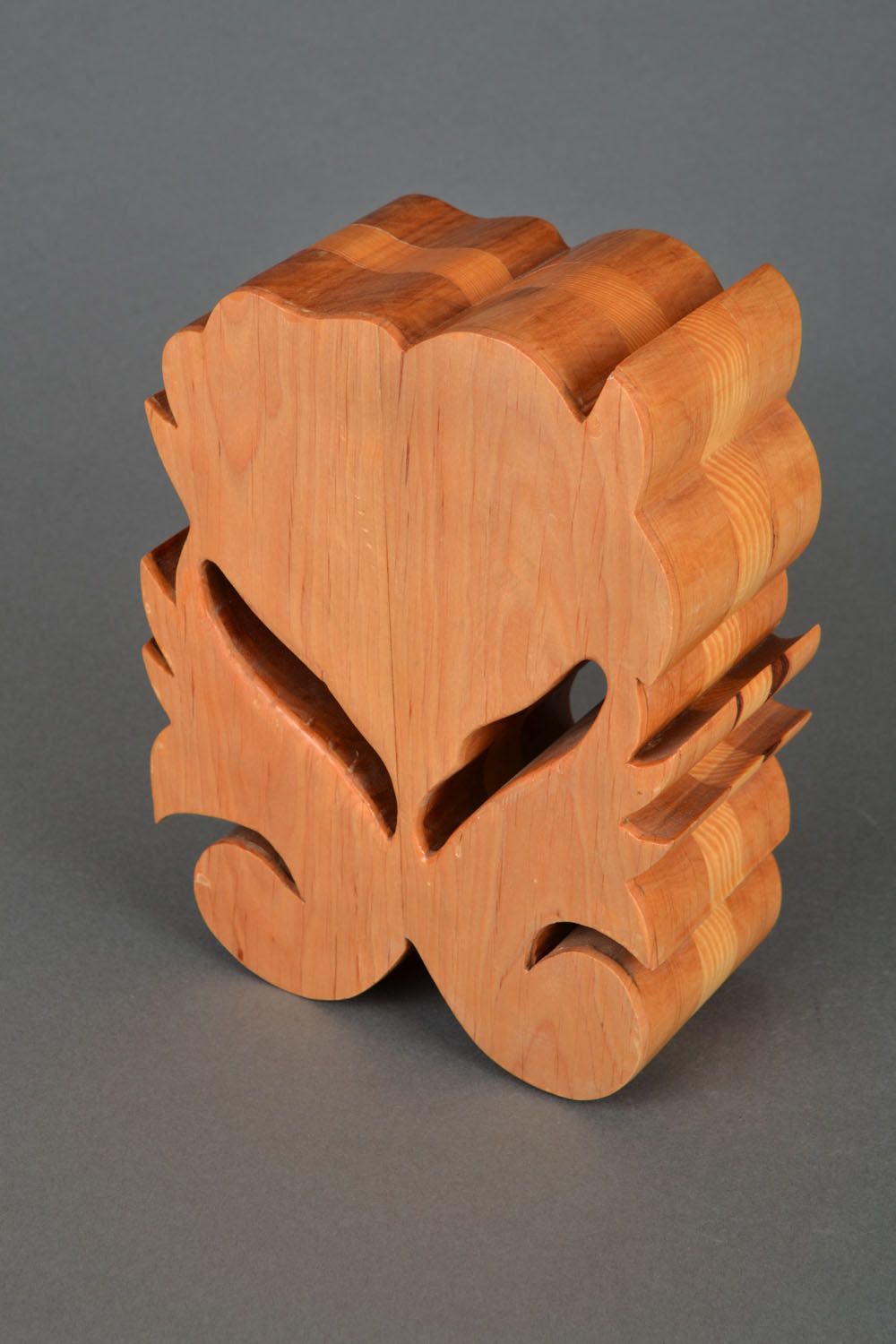 Оригинальная деревянная шкатулка-шкаф фото 5