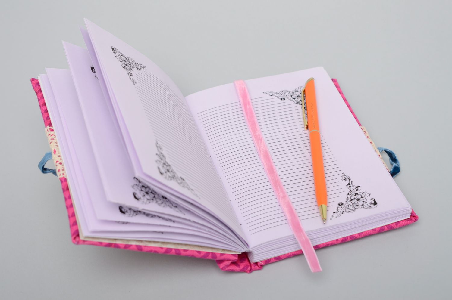 Ярко-розовый блокнот ручной работы с мягкой обложкой из ткани фото 3