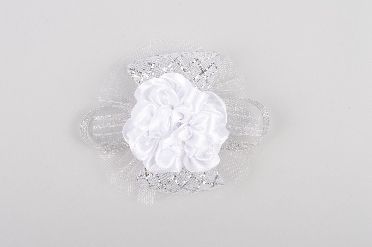 Weiße zarte Blume Haarspange handgemachter Schmuck Accessoire für Mädchen foto 4