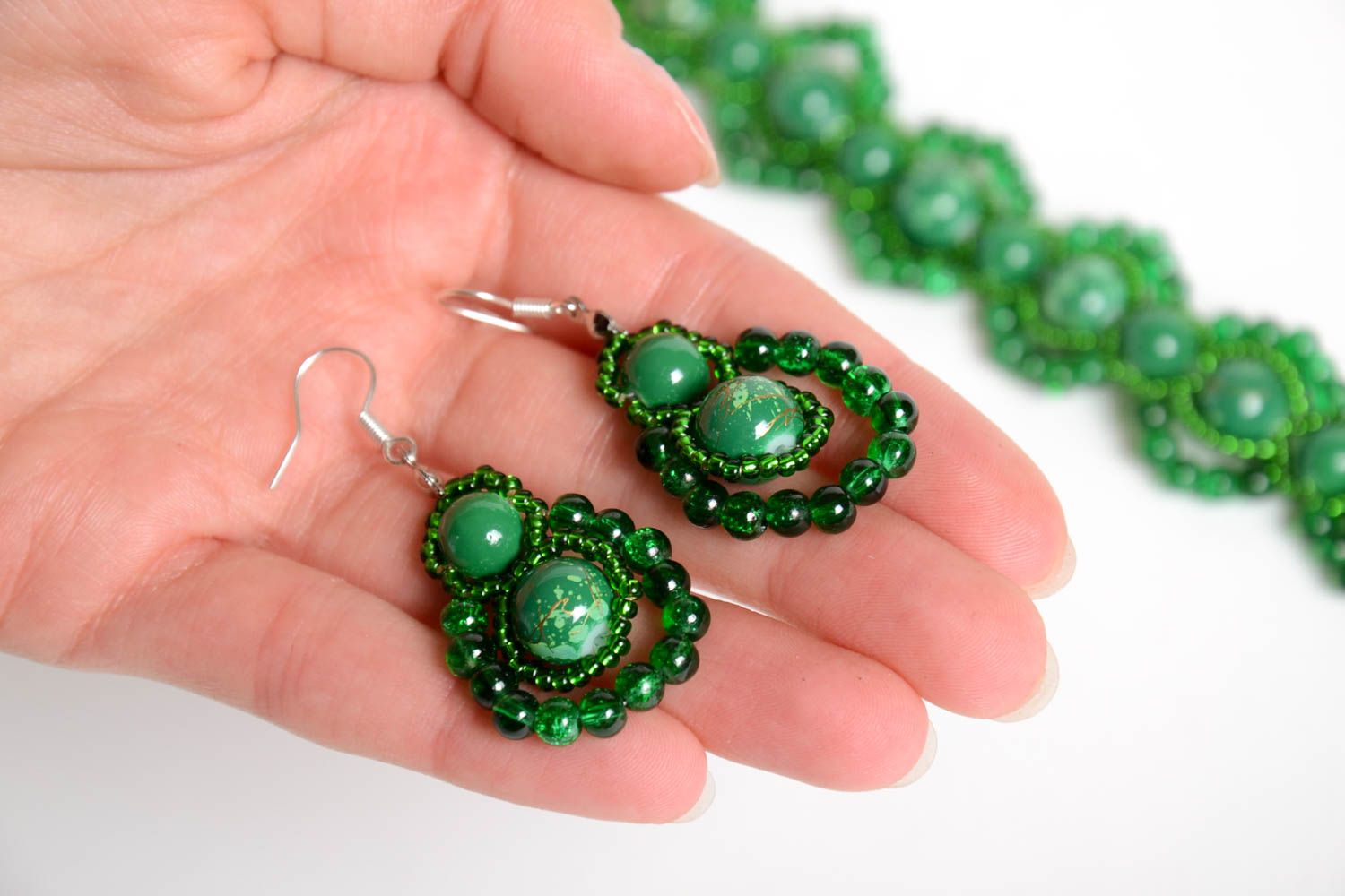 Boucles d'oreilles Collier fait main verts perles de rocaille Bijoux fantaisie photo 3