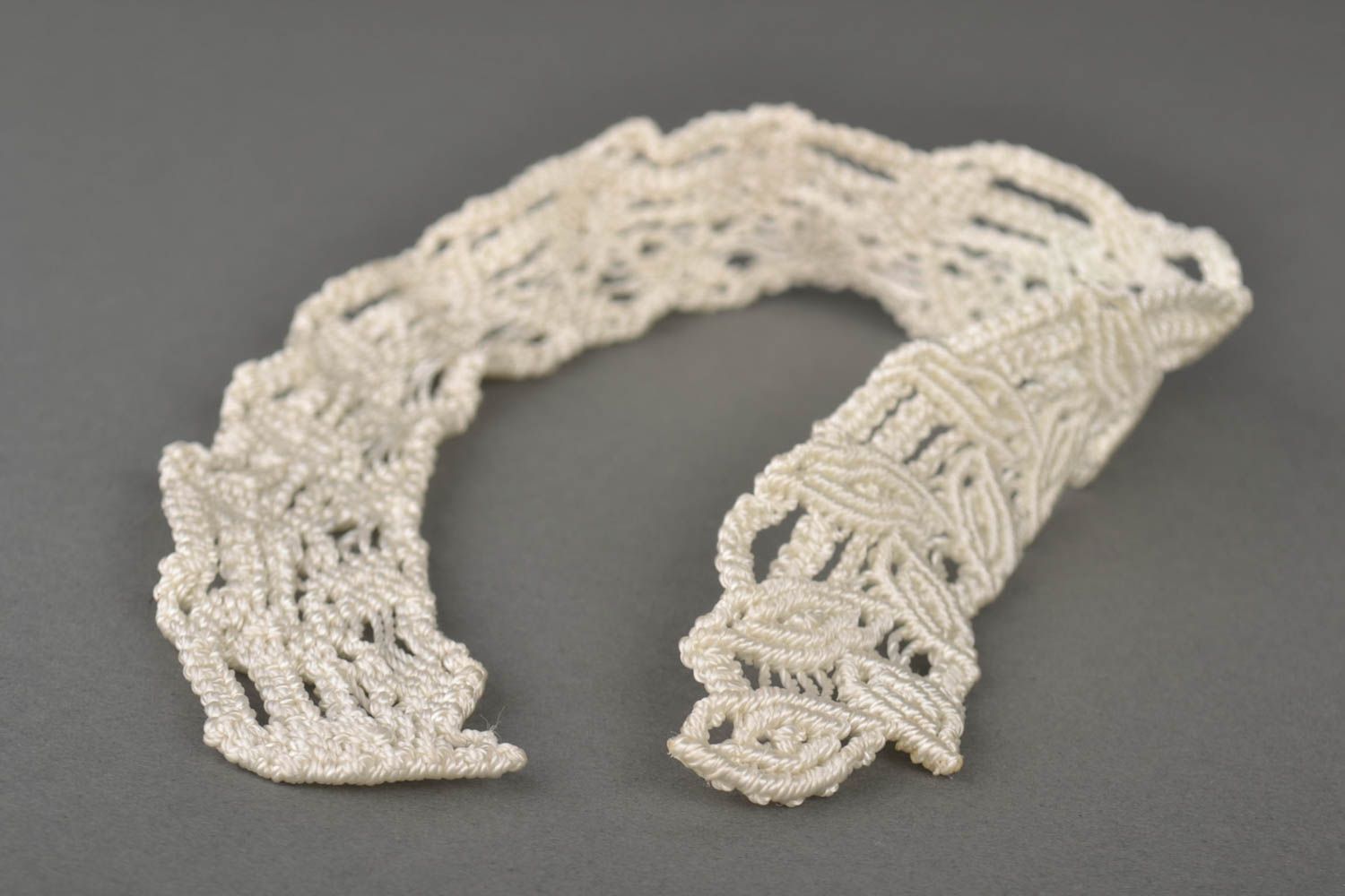 Handmade weißer Kragen Makramee Schmuck Accessoire für Frauen aus Fäden foto 4
