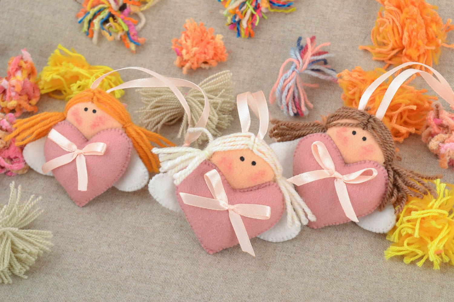 Игрушки с петельками комплект из трех штук ангелы розовые с белым ручная работа фото 1