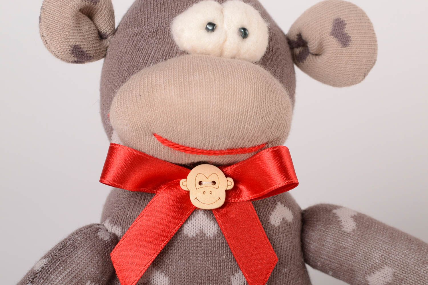 Детская игрушка handmade игрушка-животное мягкая игрушка обезьянка с сердечками фото 4