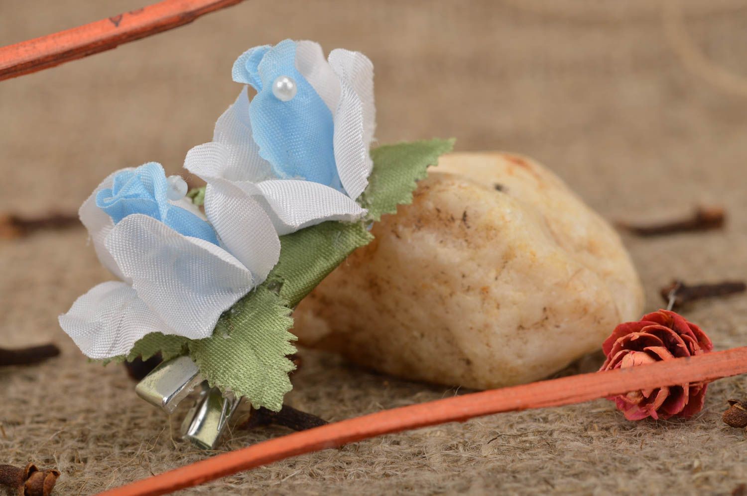 Handgemachte Kinder Haarklammer Blume originell aus Stoff hellblau künstlerisch foto 1