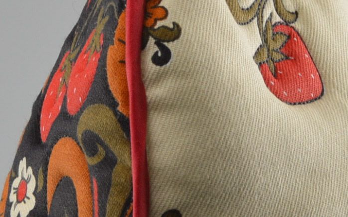 Bunter einzigartiger interessanter handgemachter Pullover für Teekanne aus Stoff foto 1