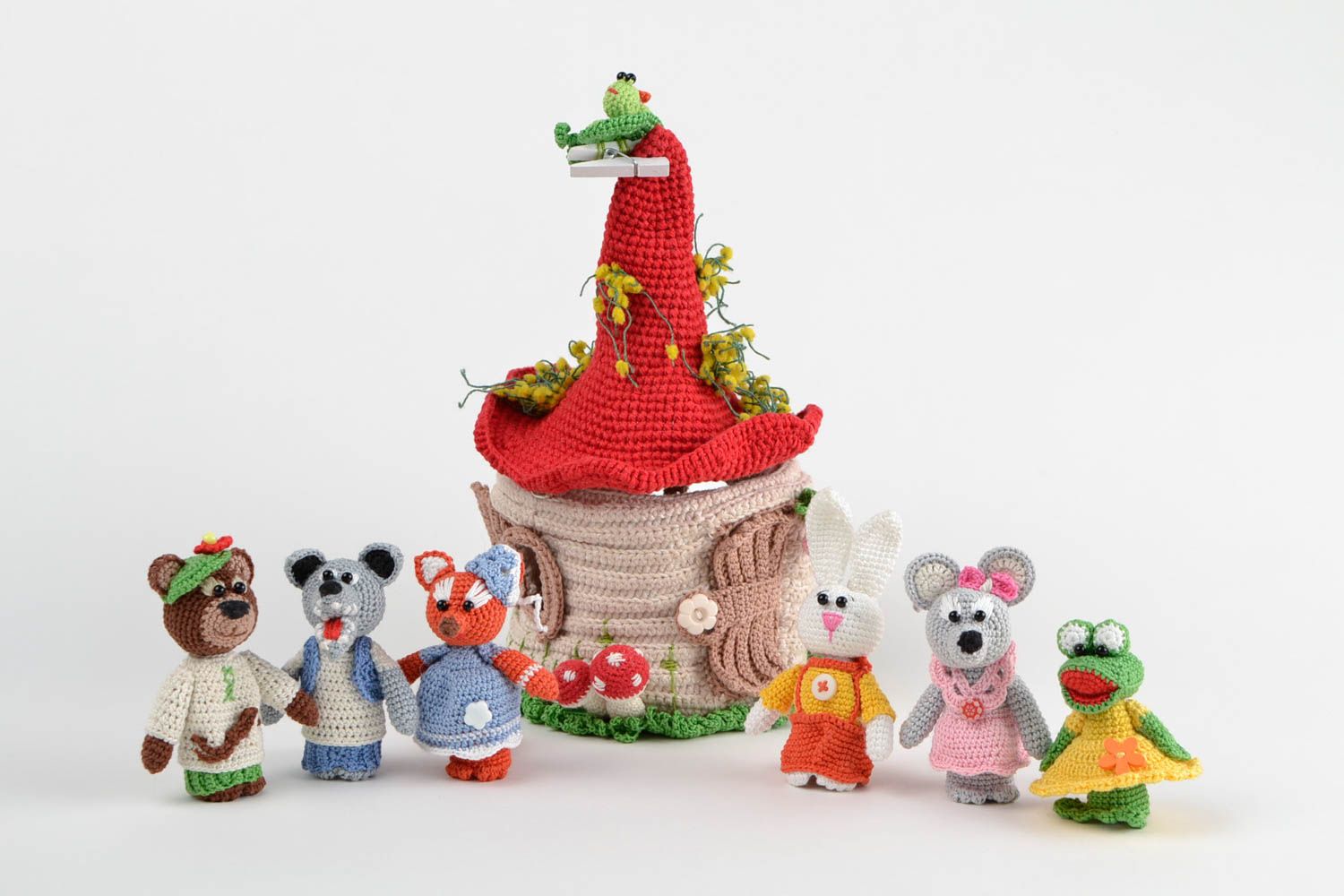 Handmade Spielzeug Set gehäkelte Kuscheltiere 6 Stück und Haus Geschenk Idee  foto 5