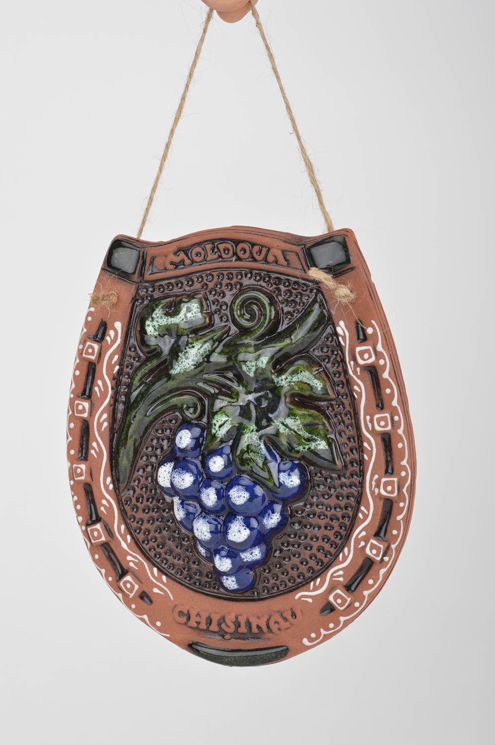Декоративная подвеска из глины с росписью глазурью ручной работы красивая фото 3
