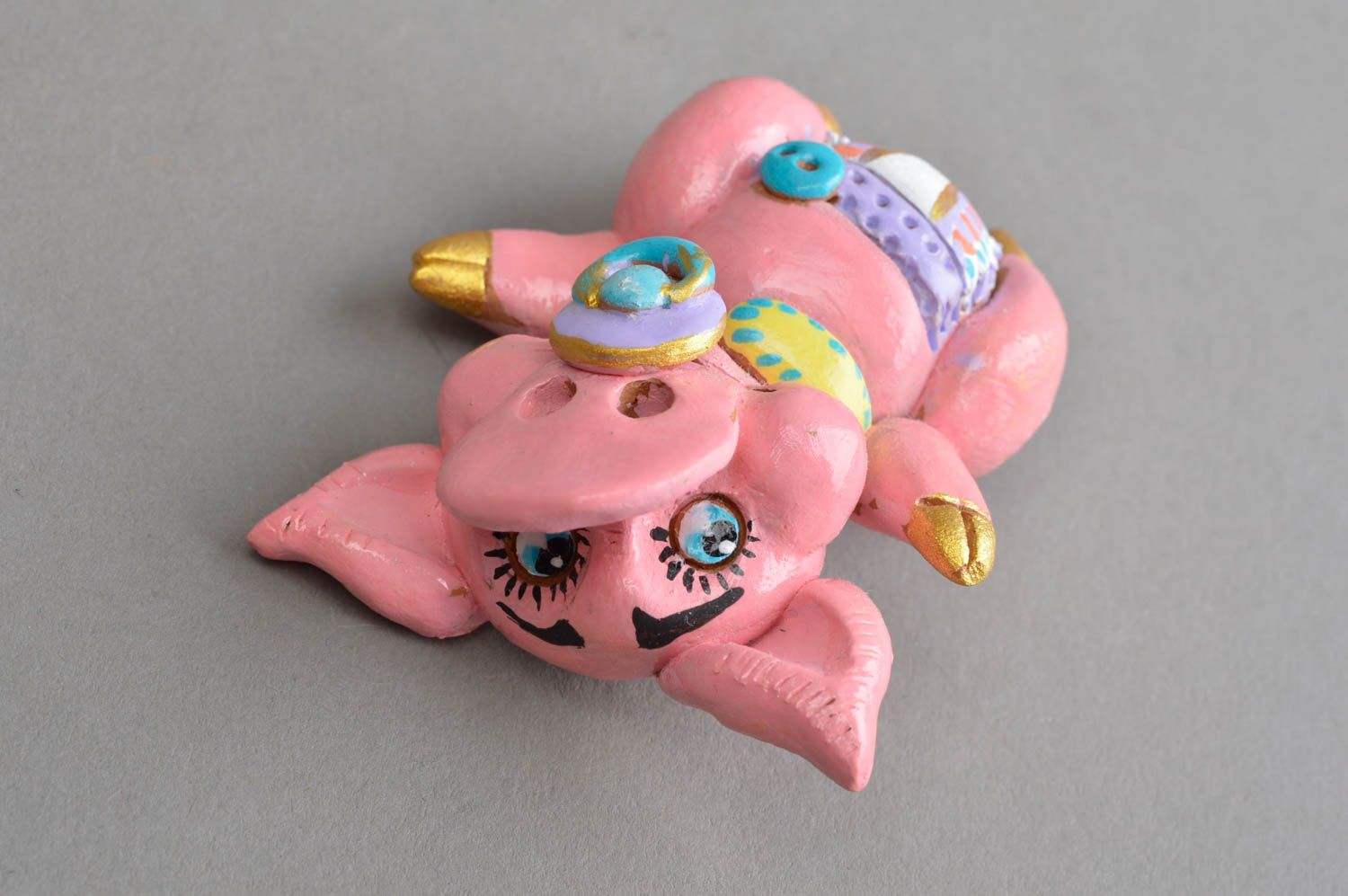Figurine en céramique en forme de petit porcelet rose avec tétine faite main photo 4