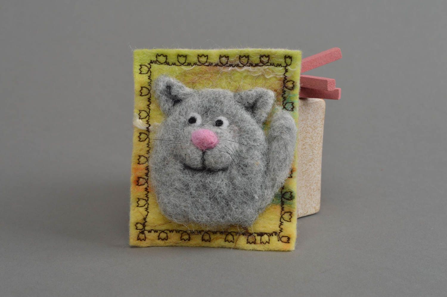 Petit aimant décoratif en laine naturelle feutrée amusant fait main Chat gris photo 1