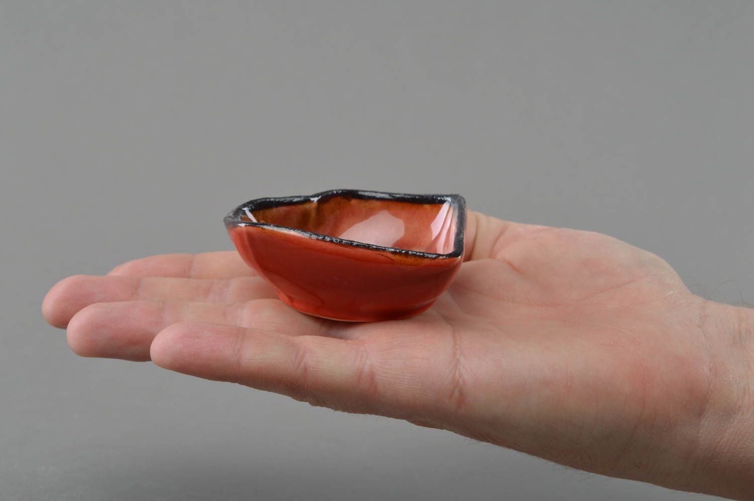 Petit bol en porcelaine peint de glaçure fait main original en forme de coeur photo 4