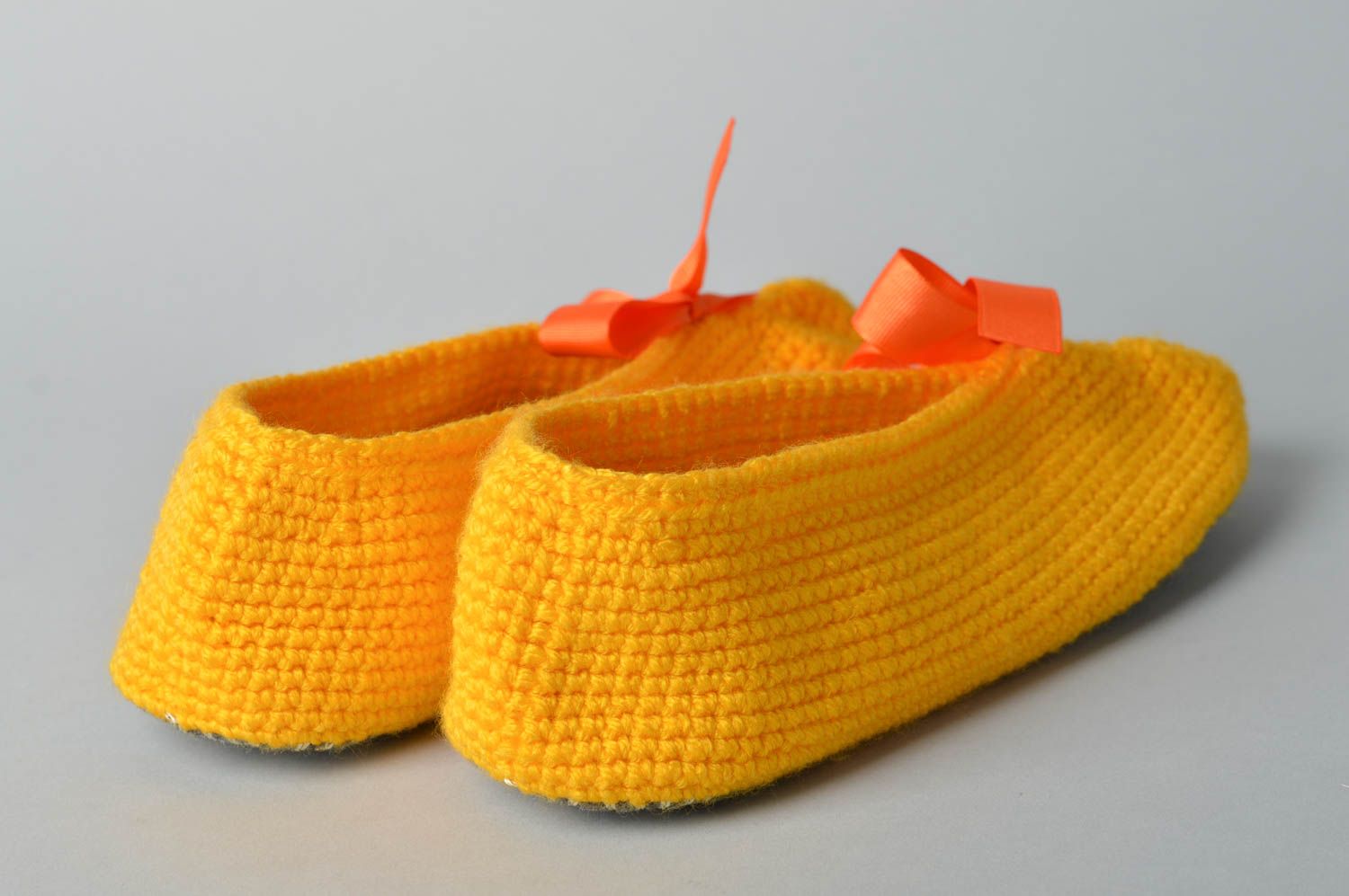 Pantoufles tricot Chaussons fait main crochet jaunes Accessoire femme design photo 4