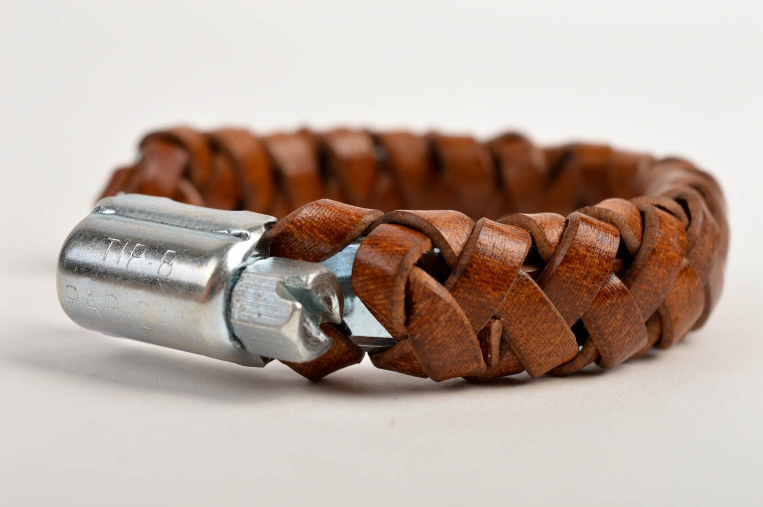 Bracelet marron Bijou fait main tressé en cuir naturel Cadeau insolite photo 5