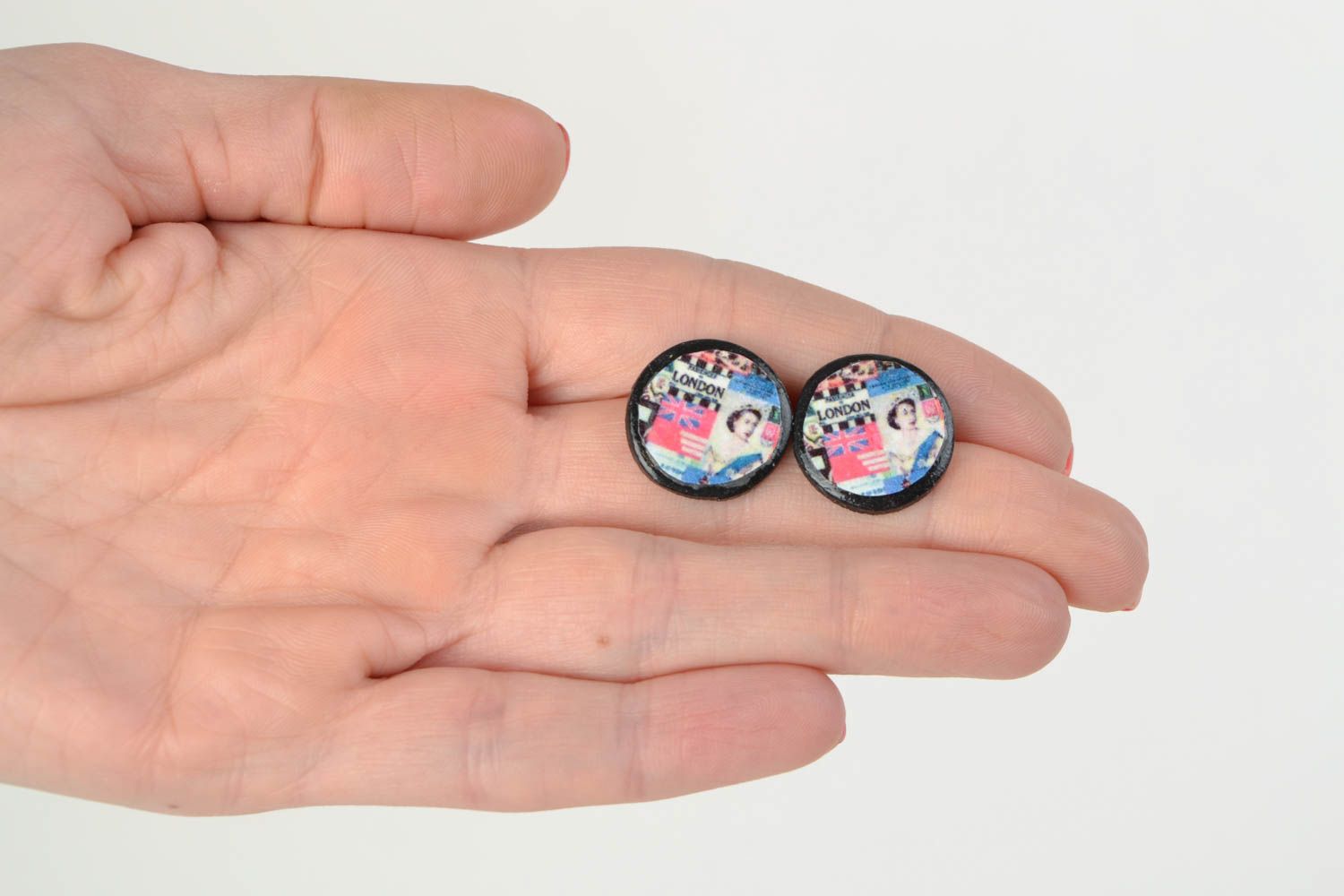 Handmade decoupage polymer clay round stud earrings Queen photo 2