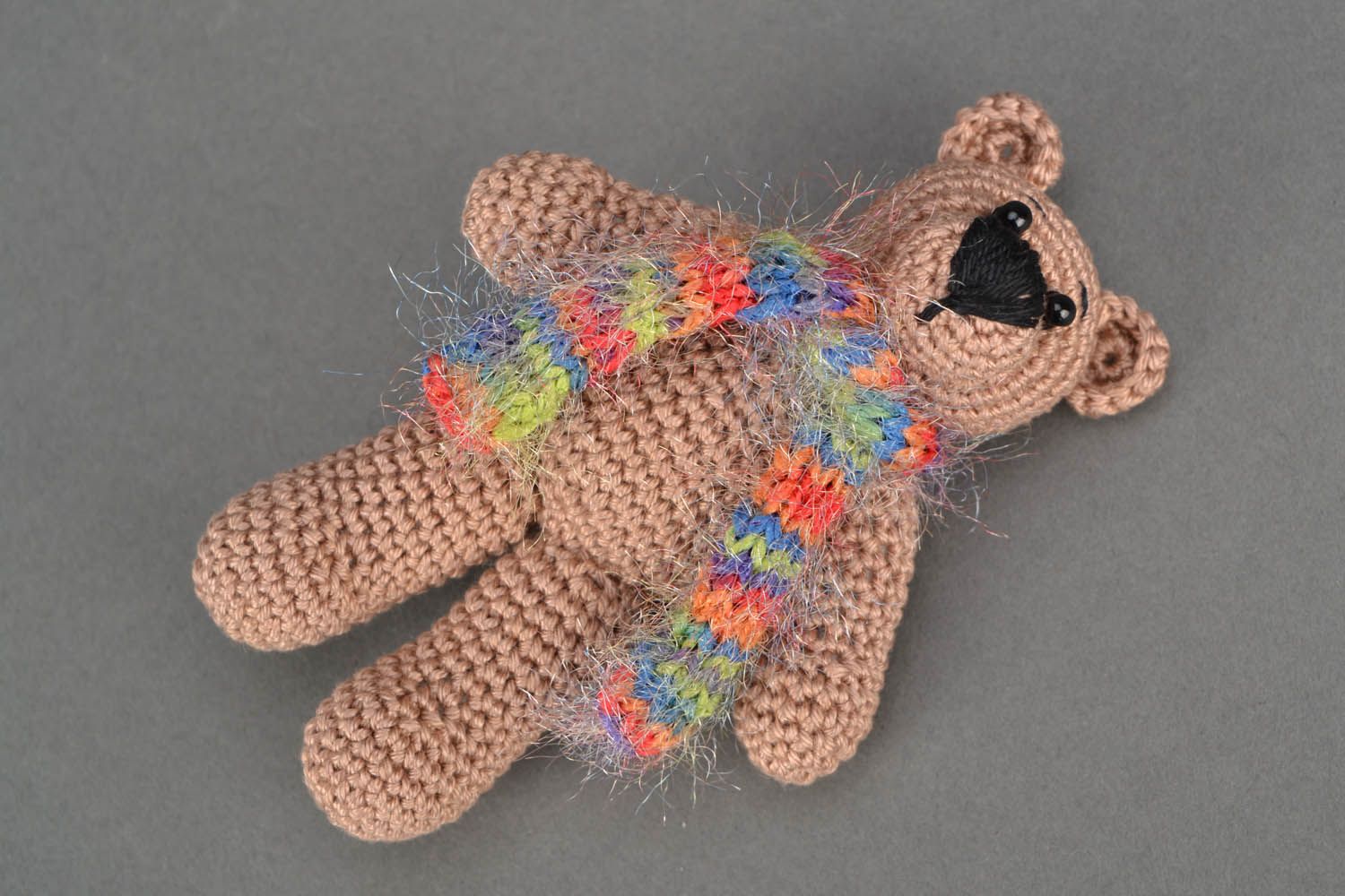 Brinquedo artesanal de malha feito em croché Ursinho foto 3