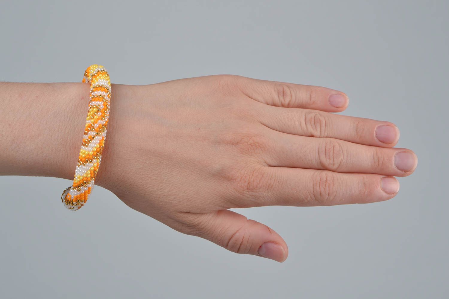 Bracelet en perles de rocaille tchèques au crochet blanc jaune fait main photo 2