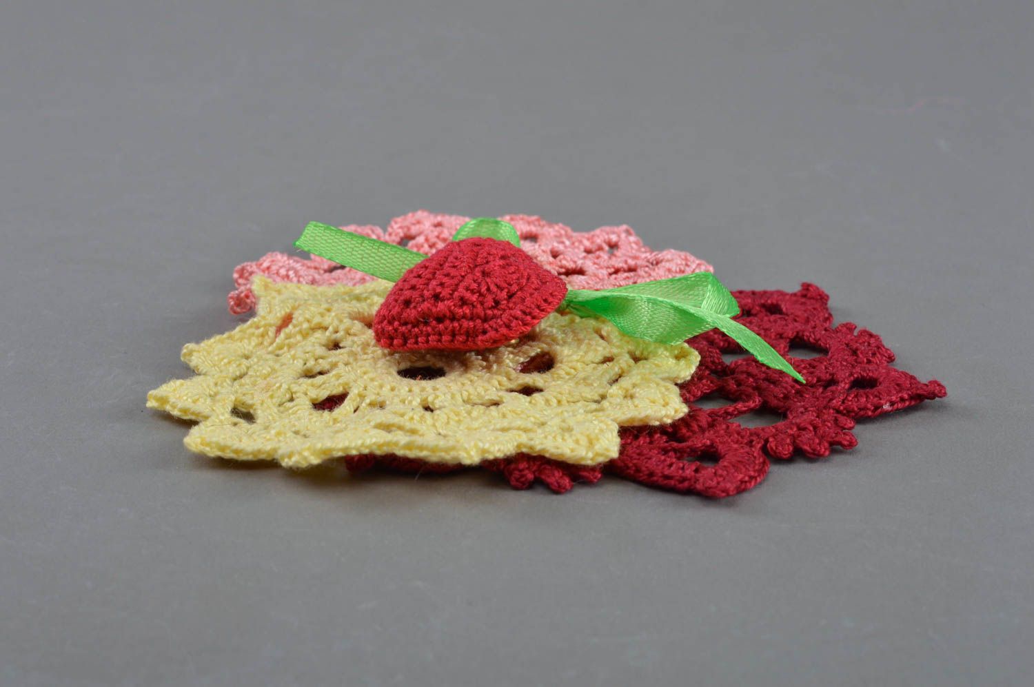 Petite serviette de table ajourée multicolore faite main tricotée en coton photo 3