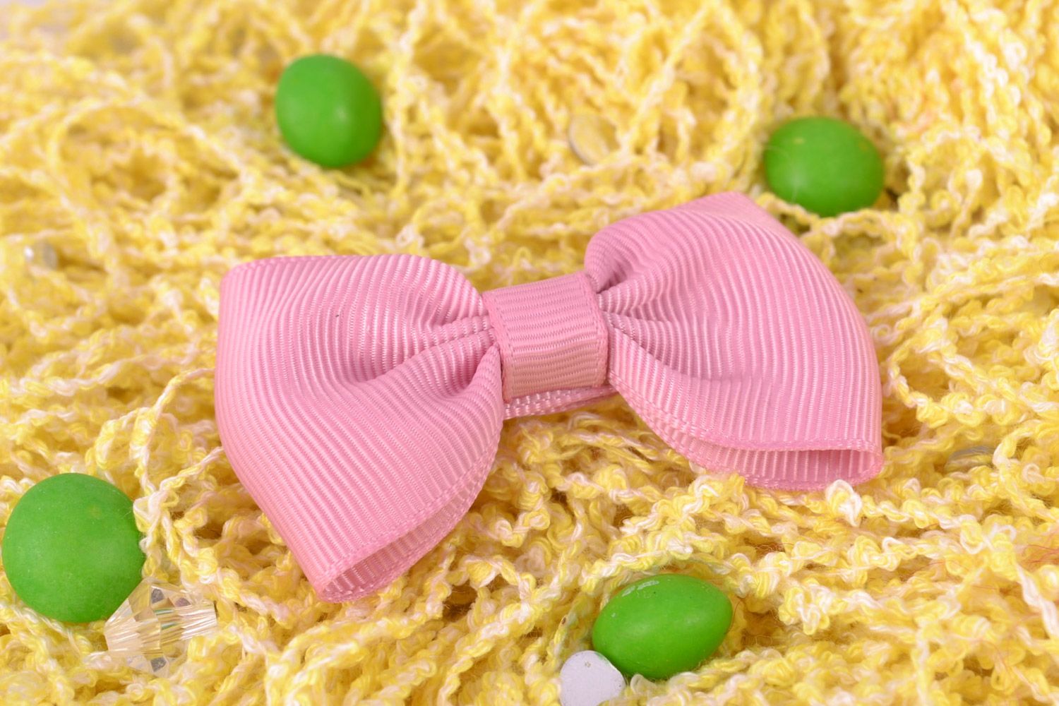 Interessante schöne Haarspange mit Schleifen aus Ripsbändern in Rosa Handarbeit foto 1