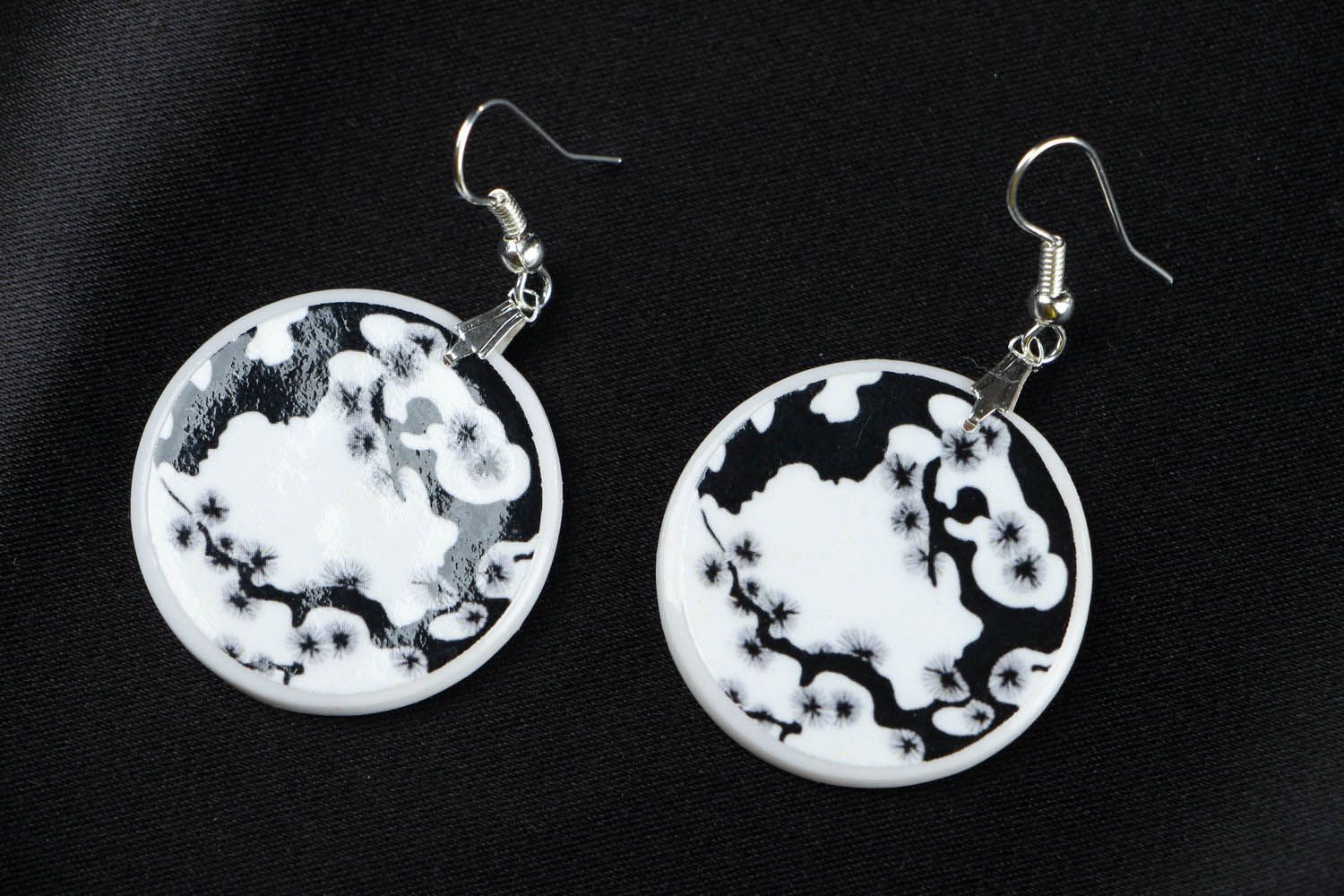 Earrings made using decoupage technique photo 1