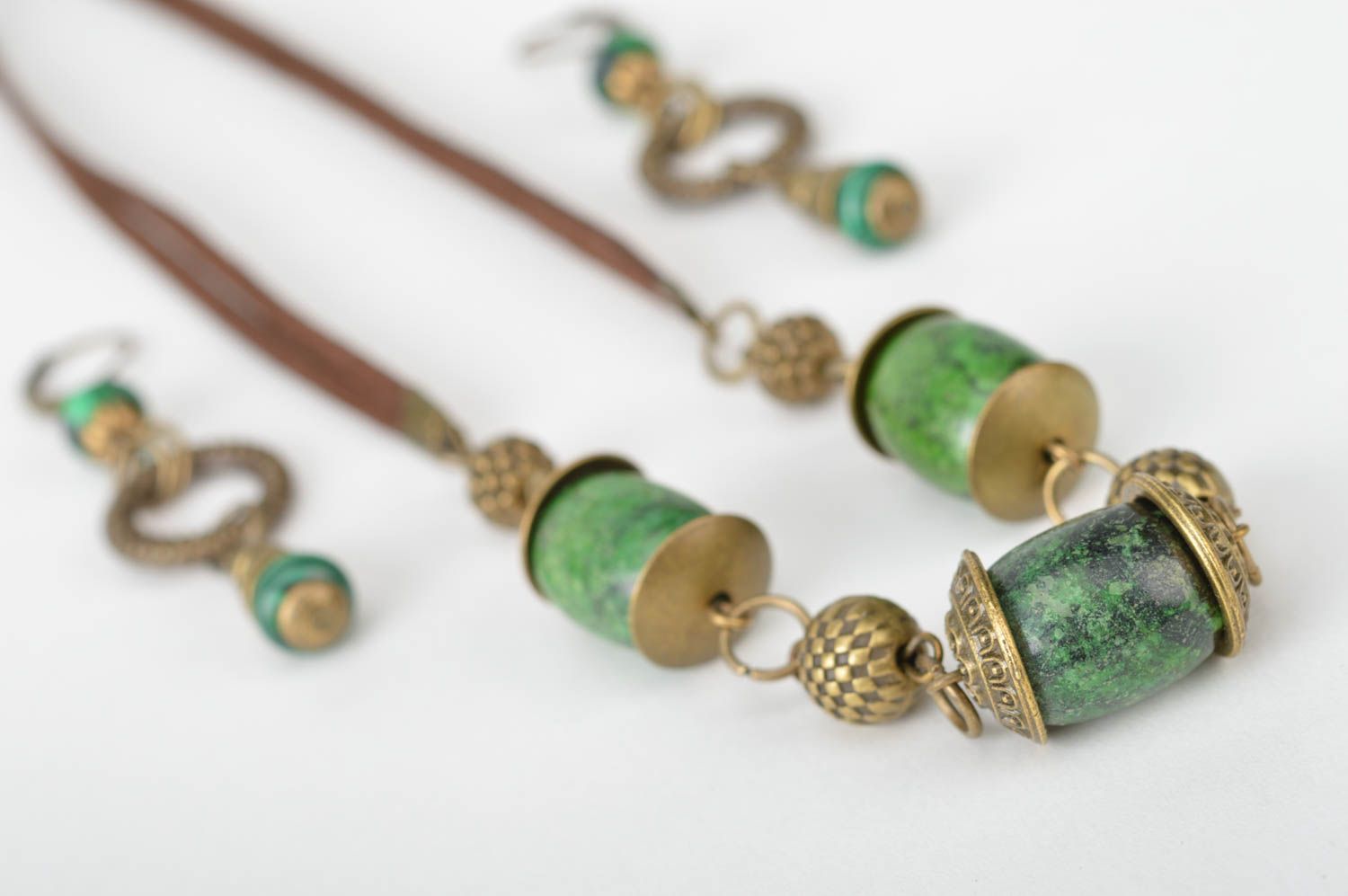Damen Schmuckset Collier und Ohrringe mit Perlen grün handmade künstlerisch foto 5