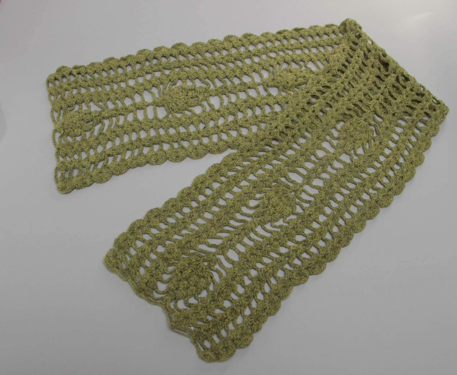 Écharpe tricotée en mohair au crochet de couleur kaki à motif faite main photo 2