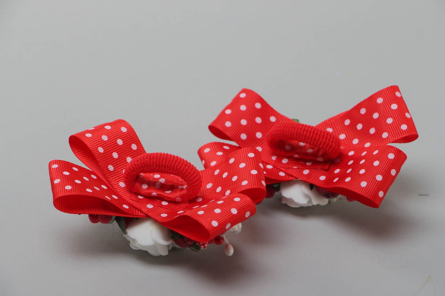 Set of 2 handmade decorative hair bands with red bows with white flowers photo 4