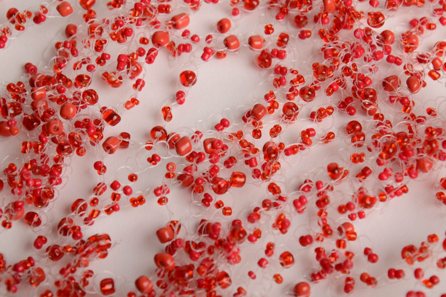Rotes gehäkeltes sommerliches handgemachtes Collier aus Glasperlen für Frauen foto 5